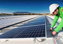 Las fotovoltaicas españolas piden al Gobierno que extienda los años de retribución para compensar los recortes