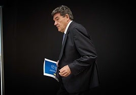 Escrivá defiende su independencia e impulsa un cambio regulatorio para reforzar la autonomía del Banco de España