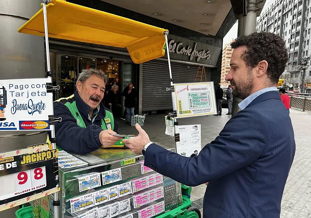 Este es el dinero que cobra un vendedor de la ONCE