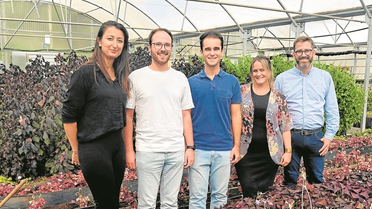 El equipo de Enkitek, startup que ofrece soluciones específicas a media de cada cliente y usa robots para la recolección de cultivos hidropónicos