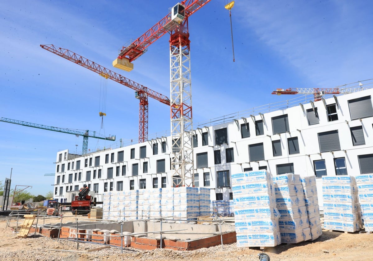 Un edificio de viviendas en construcción en Madrid