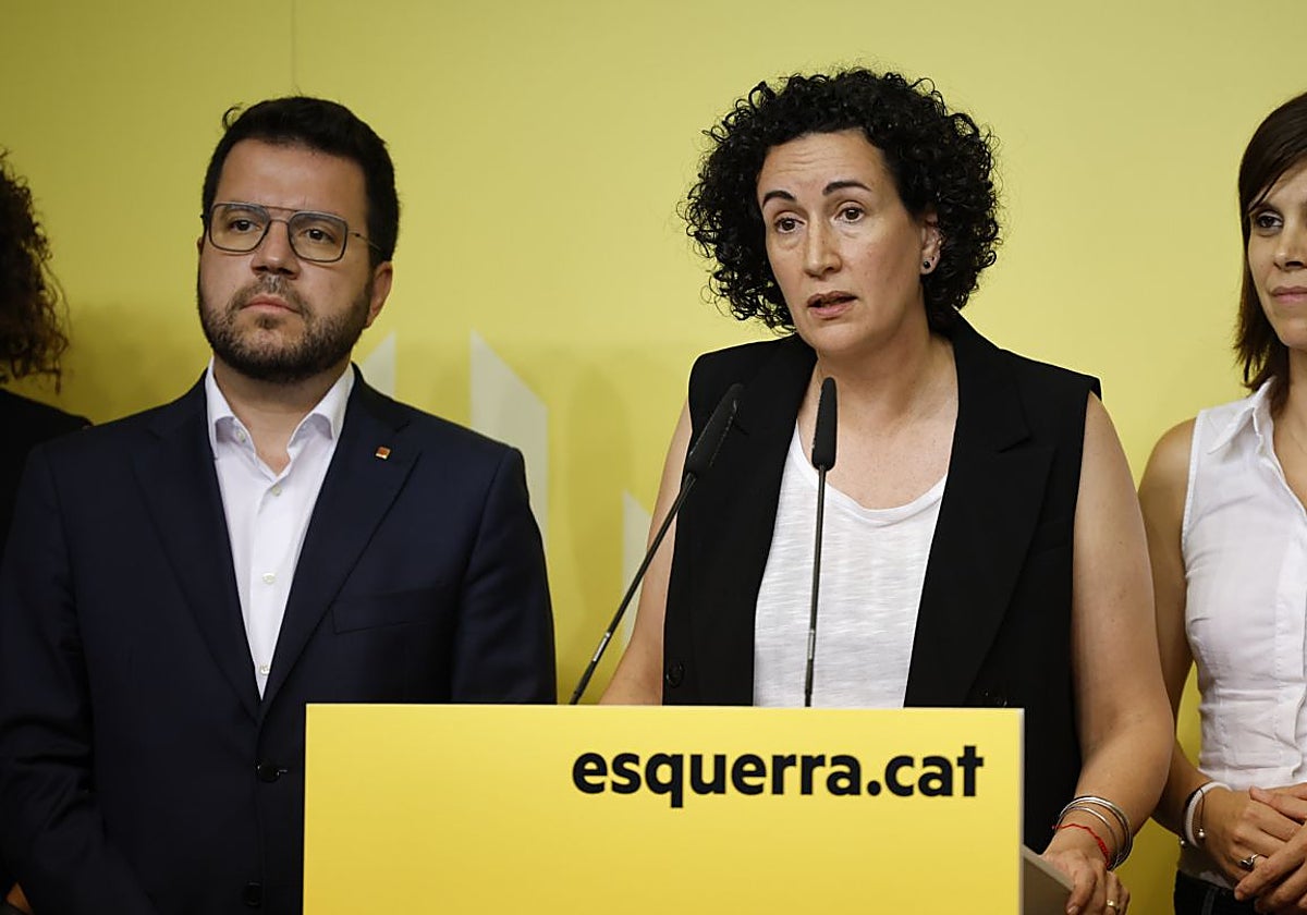 La secretaria general del ERC, Marta Rovira, junto al ex presidente de la Generalitat, Pere Aragonés