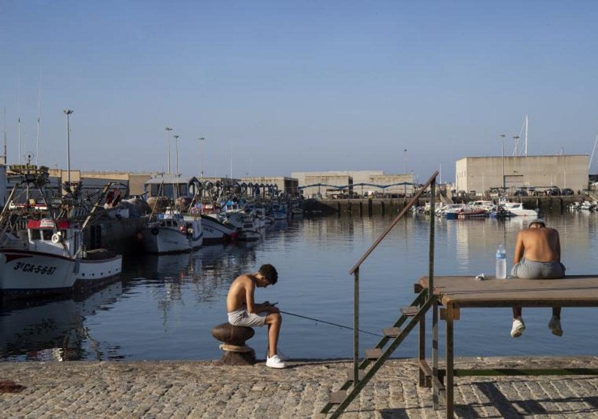 Imagen de archivo del muelle pesquero de Barbate(Cádiz)