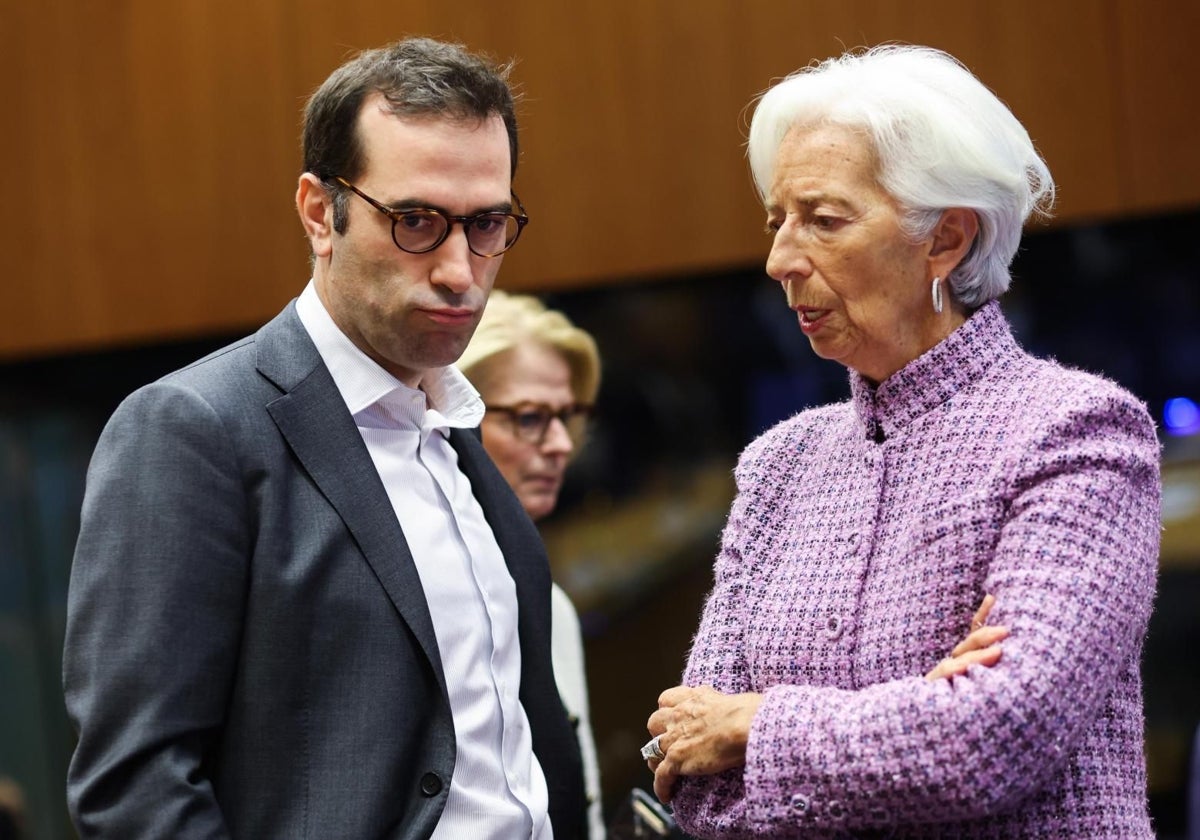 El ministro de Economía, Carlos Cuerpo, y la presidenta del BCE, Christine Lagarde