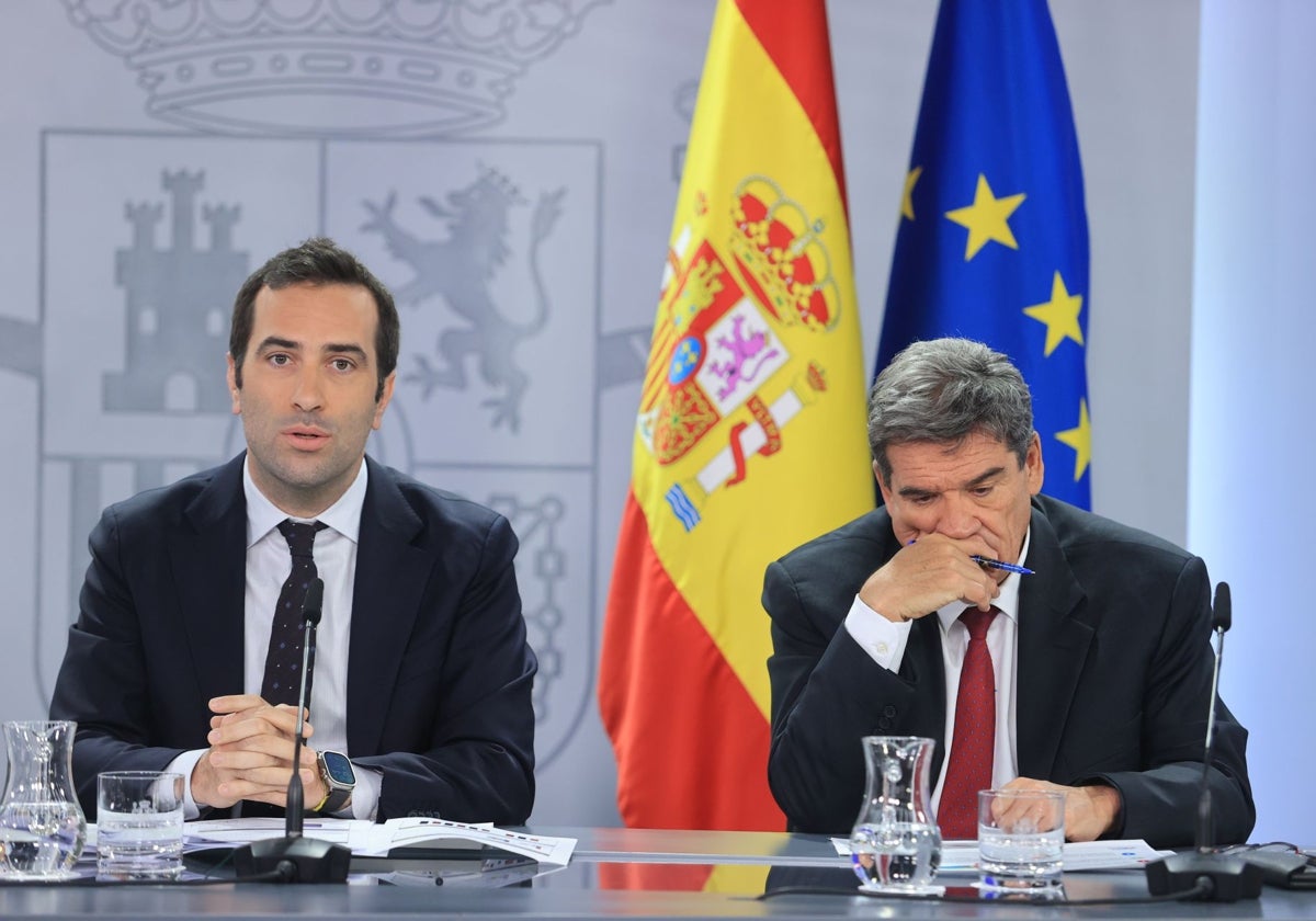 El ministro de Economía, Carlos Cuerpo (izq.), junto al nuevo gobernador del Banco de España, José Luis Escrivá