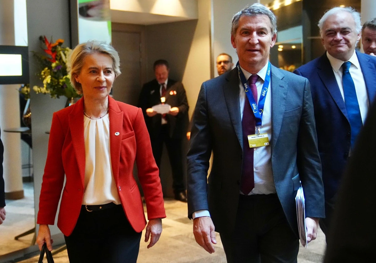 El líder del PP, Alberto Núñez Feijóo, junto a la presidenta de la Comisión Europea, Ursula von der Leyen