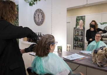 Yolanda Díaz apoya a las peluquerías en la rebaja del IVA pero su partido veta la misma medida en el Congreso