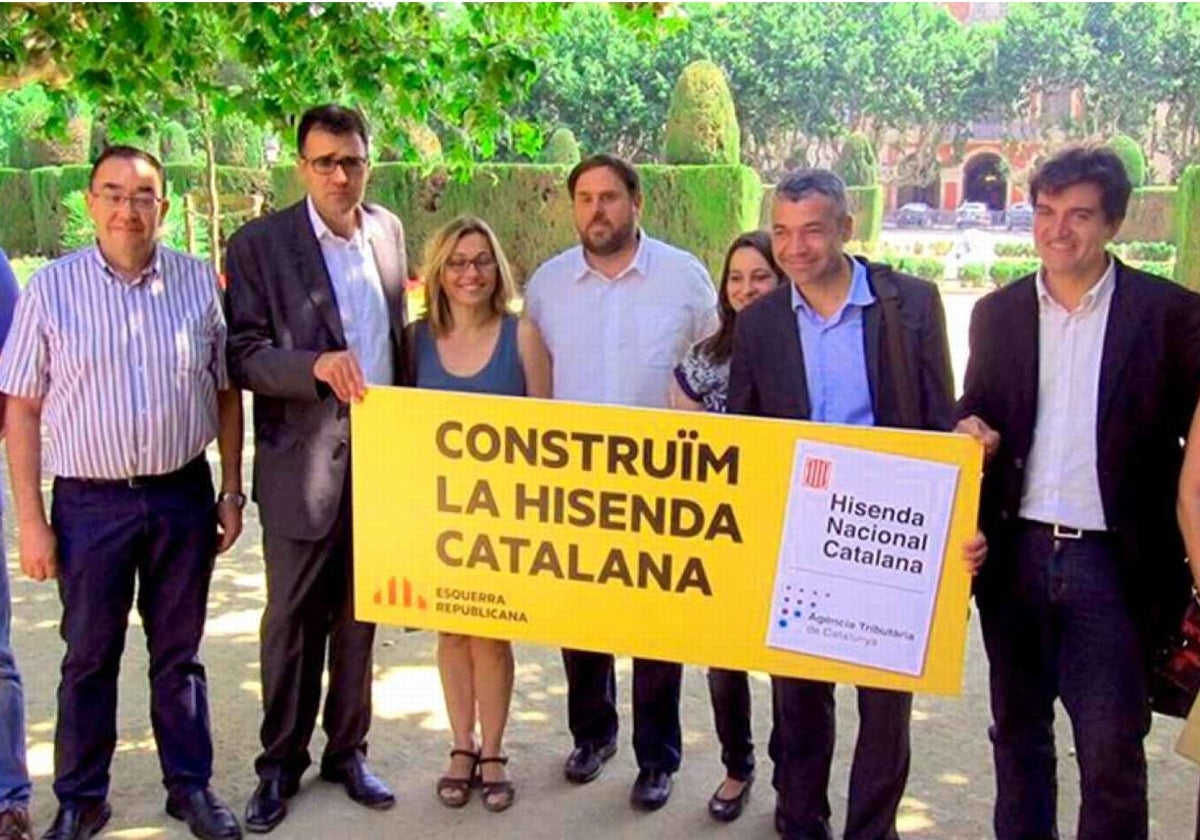 Oriol Junqueras junto a otros dirigentes de ERC en un acto de promoción de la Hacienda catalana