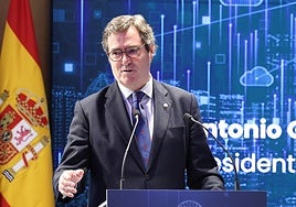 CEOE convoca de urgencia a su dirección para decidir sobre el ultimátum de la reducción de jornada