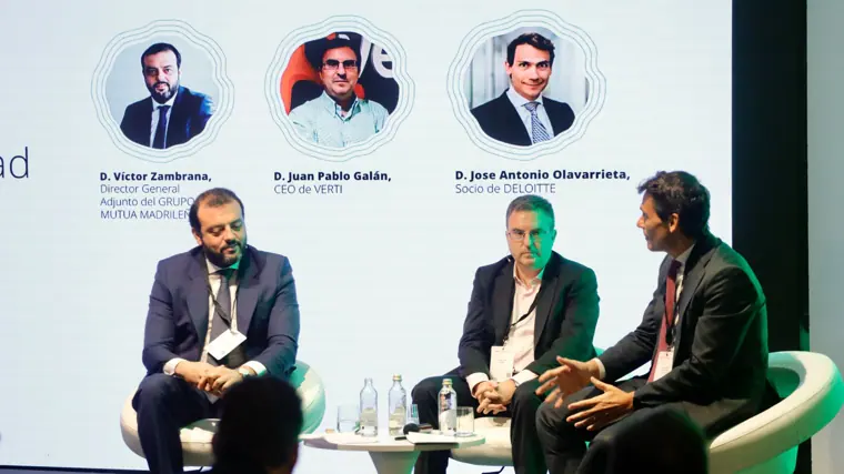 Víctor Zambrana (izq.), director general adjunto de Mutua Madrileña, y Juan Pablo Galán, CEO de Verti