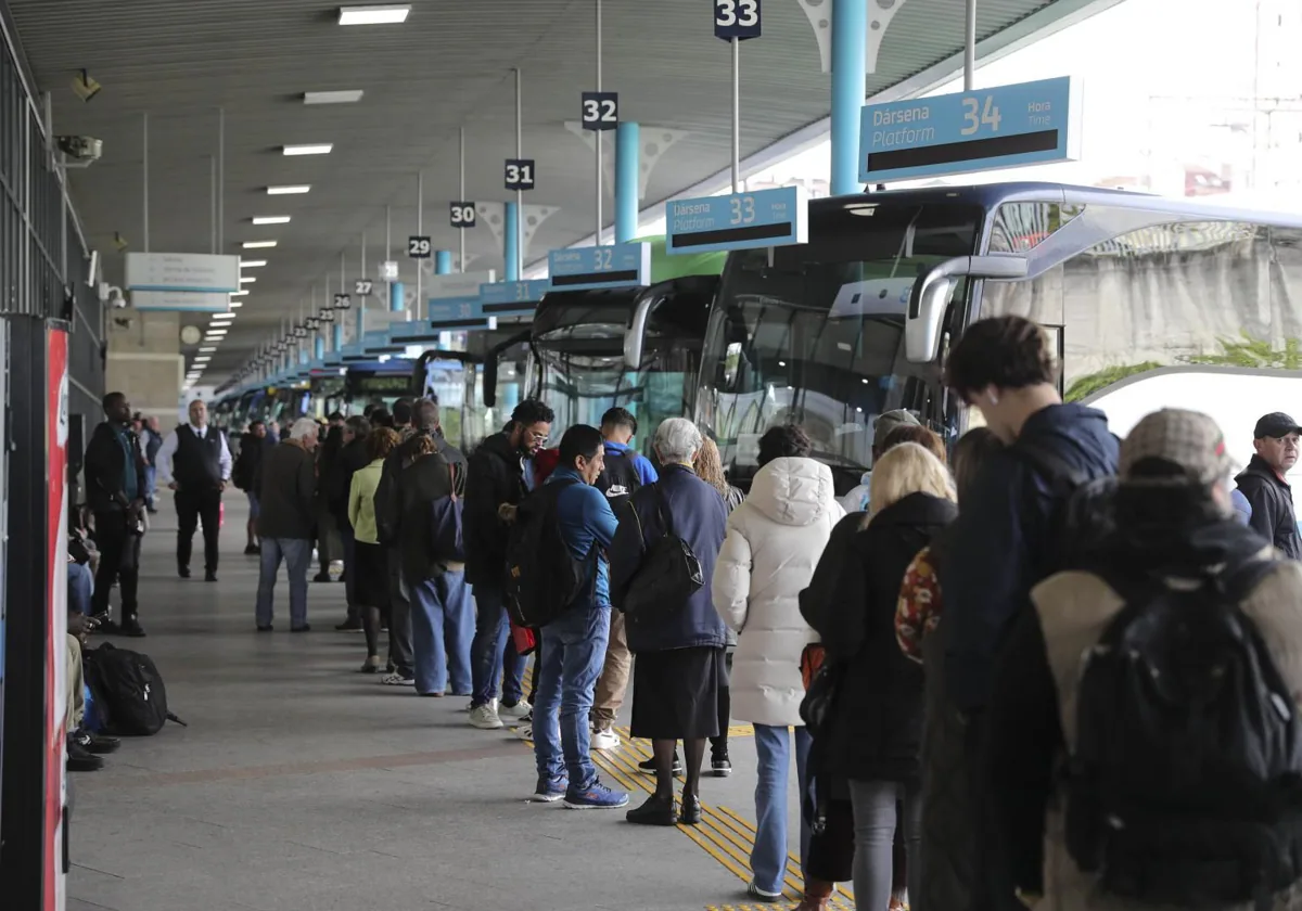 Colas durante la huelga del autobús del pasado 28 de octubre