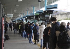 Los sindicatos posponen la huelga del autobuses del próximo lunes por el impacto de la DANA