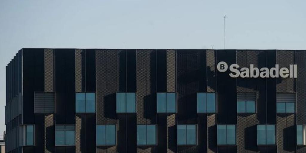 Bankalar ve sendikalar, üç yıl içinde yüzde 13'e varan maaş artışı öngören yeni toplu sözleşmeyi imzaladı