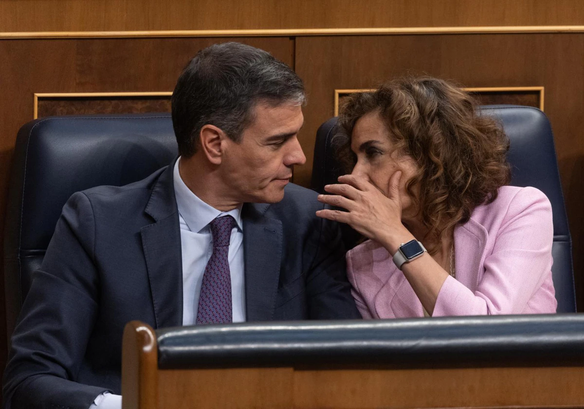 Pedro Sánchez y María Jesús Montero