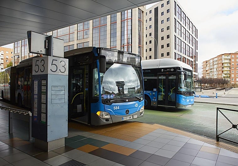 La huelga de autobuses enfila su segundo día con los sindicatos divididos