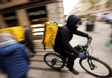 Just Eat demanda a Glovo por competencia desleal y reclama 295 millones en daños y prejuicios