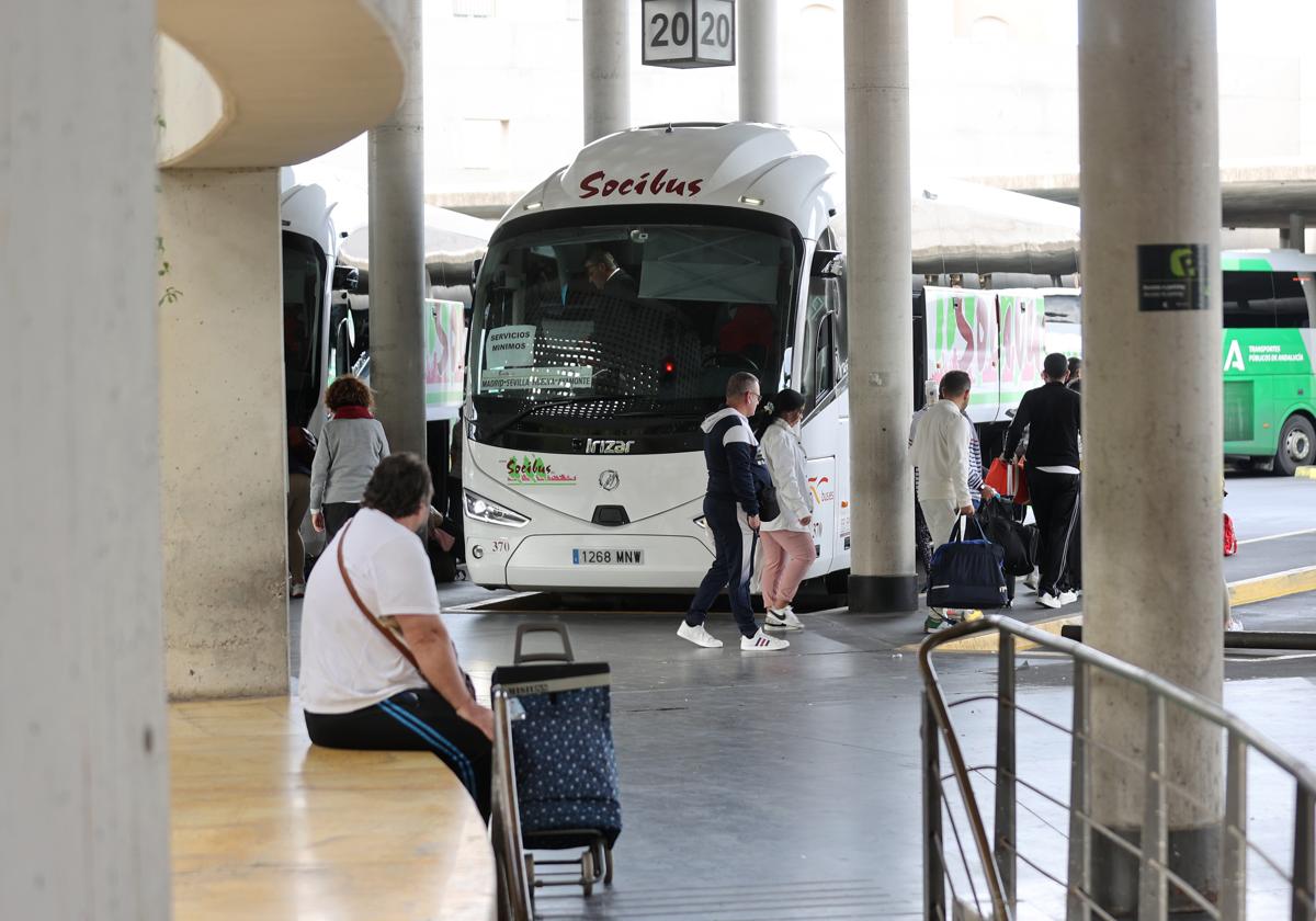 CC.OO. desconvoca la huelga de autobuses de este lunes para reivindicar la jubilación anticipada en el sector