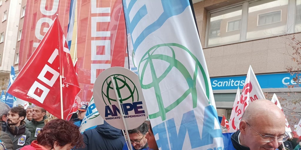 CC.OO. ve UGT, Muface protestolarına katılarak Hükümetin yanı sıra sigortacıları da hedef alıyor