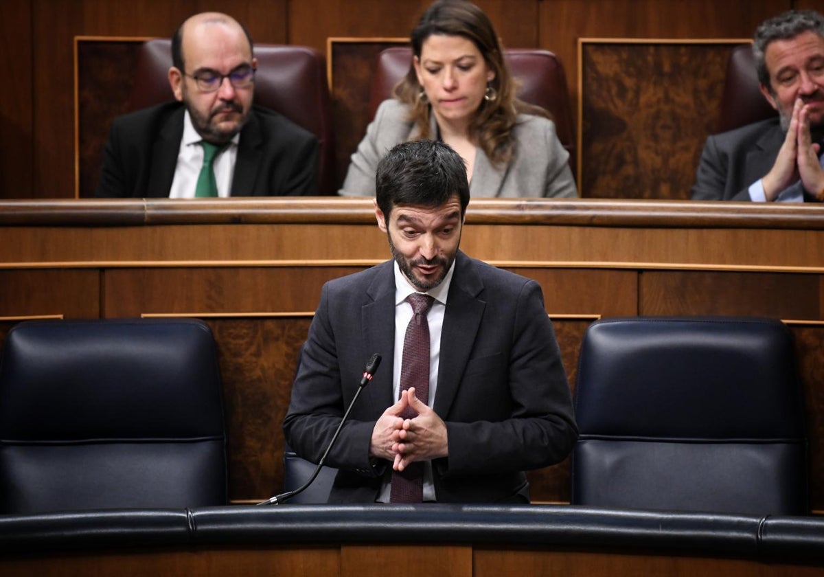 El ministro de Consumo, Pablo Bustinduy, en una comparecencia en el Congreso