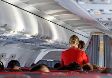 Cuánto dinero cobra una azafata de vuelo en España: sueldos en Iberia, Ryanair, Vueling, Air Europa, easyJet y resto de compañías