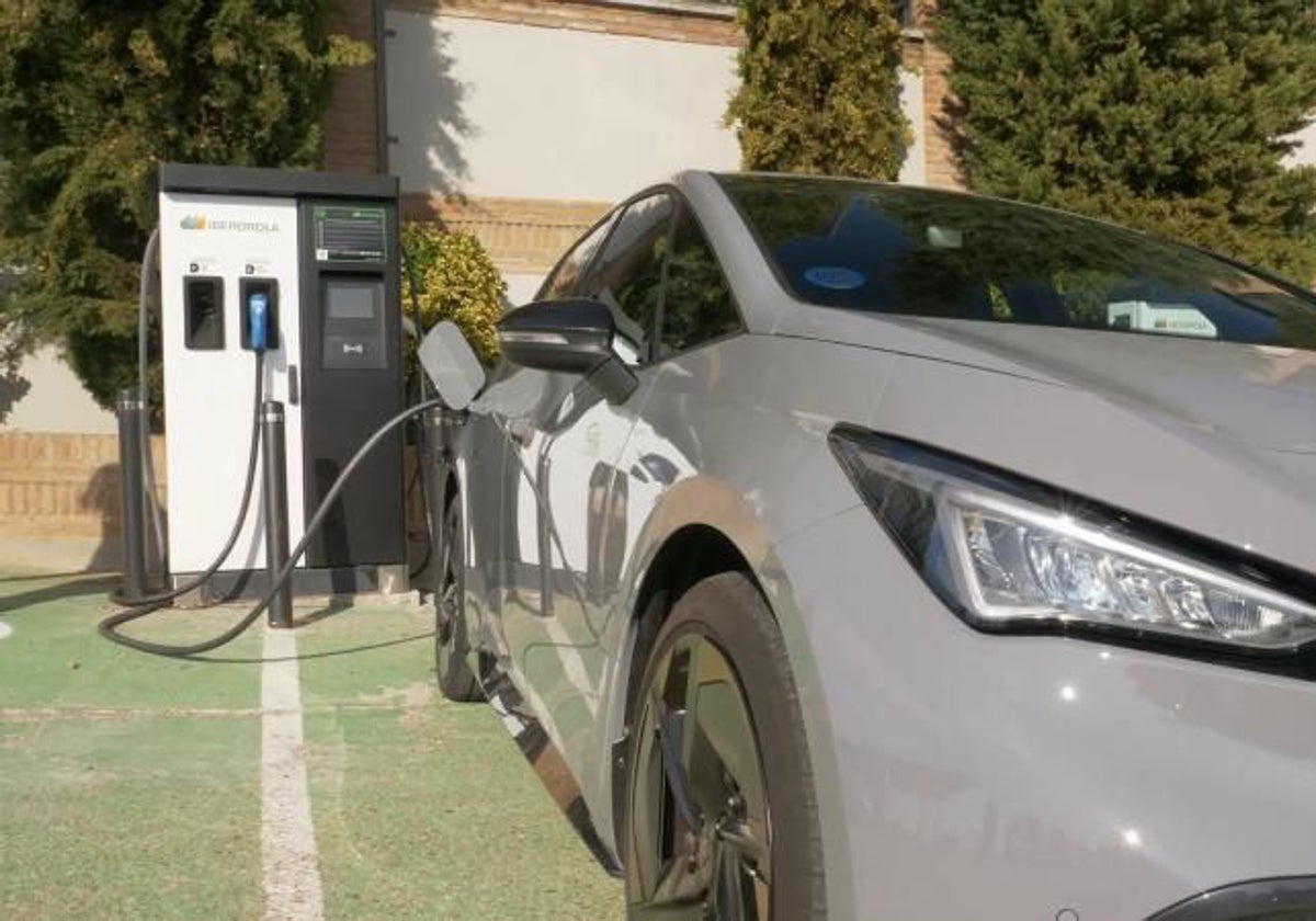La falta de puntos de recarga dificulta la extensión del vehículo eléctrico
