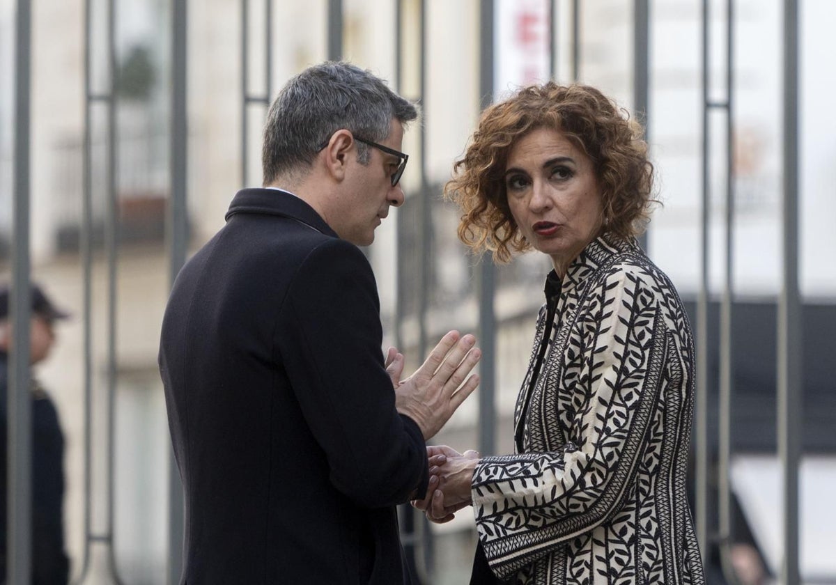 La ministra de Hacienda, María Jesús Montero, junto al ministro de Presidencia y Justicia, Félix Bolaños