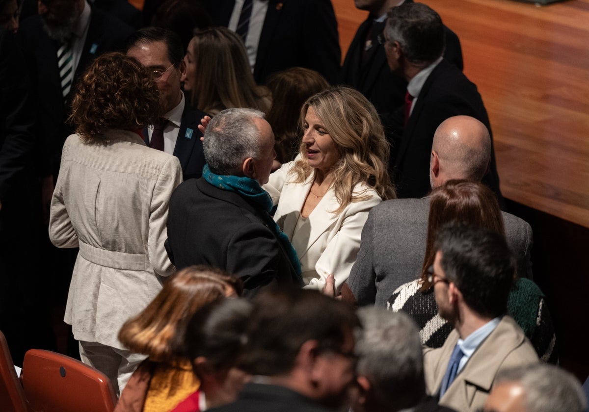 Yoland Díaz junto a Pepe Álvarez (UGT) y Unai Sordo (CC.OO.)