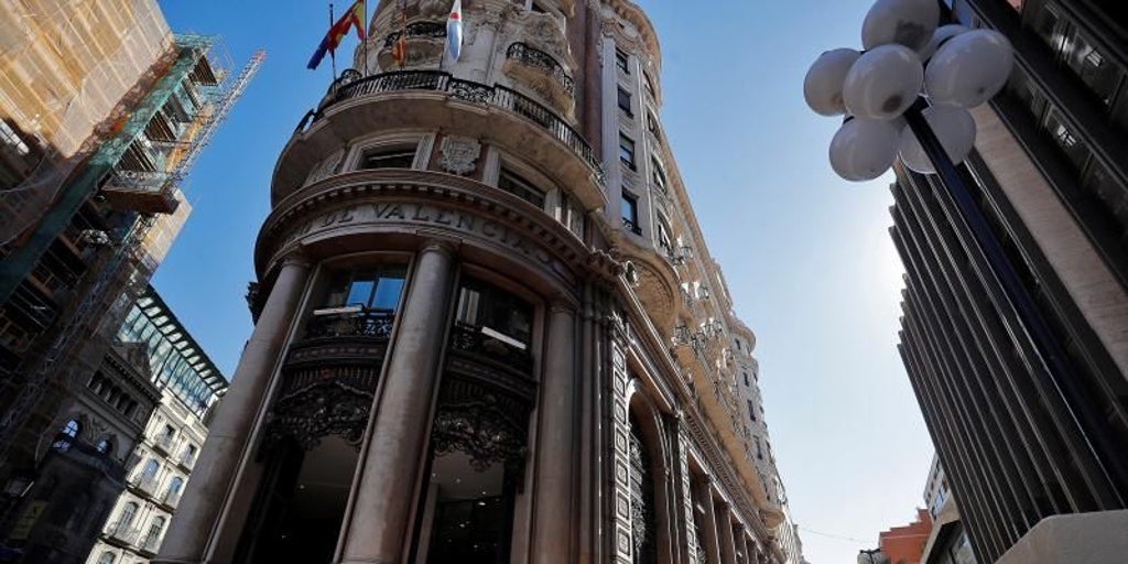 CaixaBank se queda en Valencia «con carácter indefinido» tras la salida del Sabadell