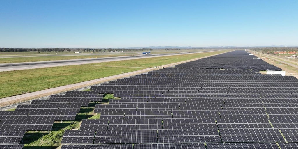 La energía solar superó por primera vez al carbón en producción de electricidad en la UE en 2024