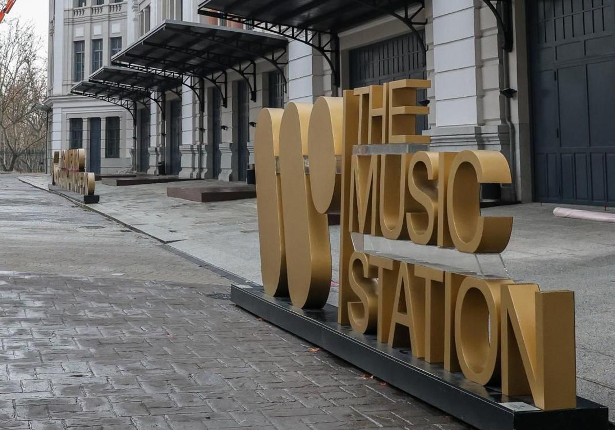 Exterior de la sede de Warner Music y Gran Teatro CaixaBank Príncipe Pío