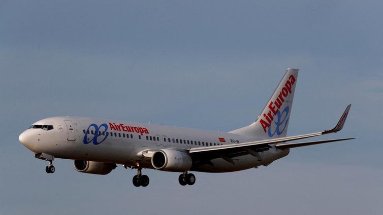 Air Europa avisa a sus clientes de que los 'hackers' podrían estar «cometiendo actividades delictivas» con sus datos, tras el ciberataque del año pasado