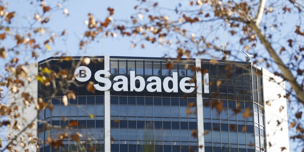 Renuncian dos consejeras independientes de Banco Sabadell en plena opa de BBVA