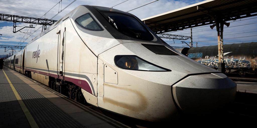 Renfe convoca una oferta de empleo público para incorporar más de 200 trabajadores: puestos y cómo inscribirse