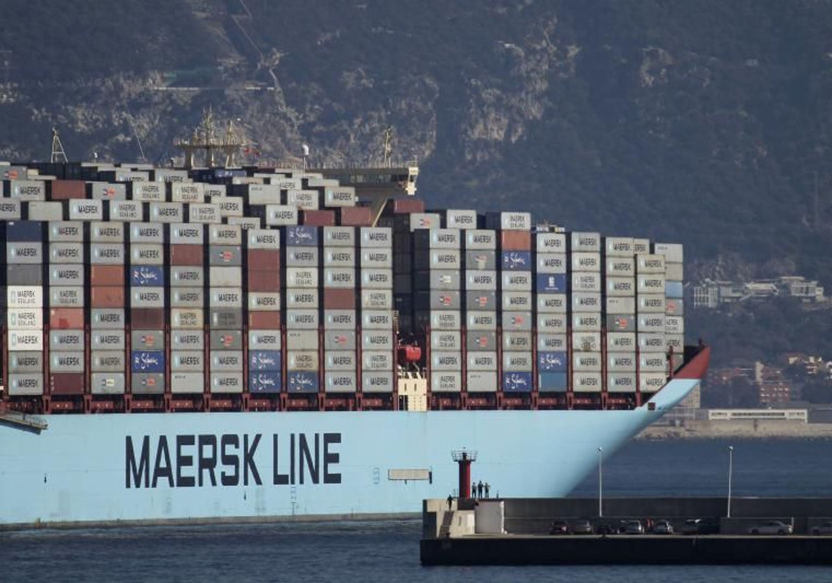 Un buque en el Puerto de Algeciras