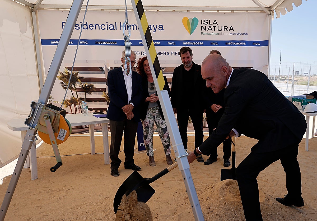 Antonio Muñoz en la promoción de Palmas Altas por la compañía Metrovacesa en 2023