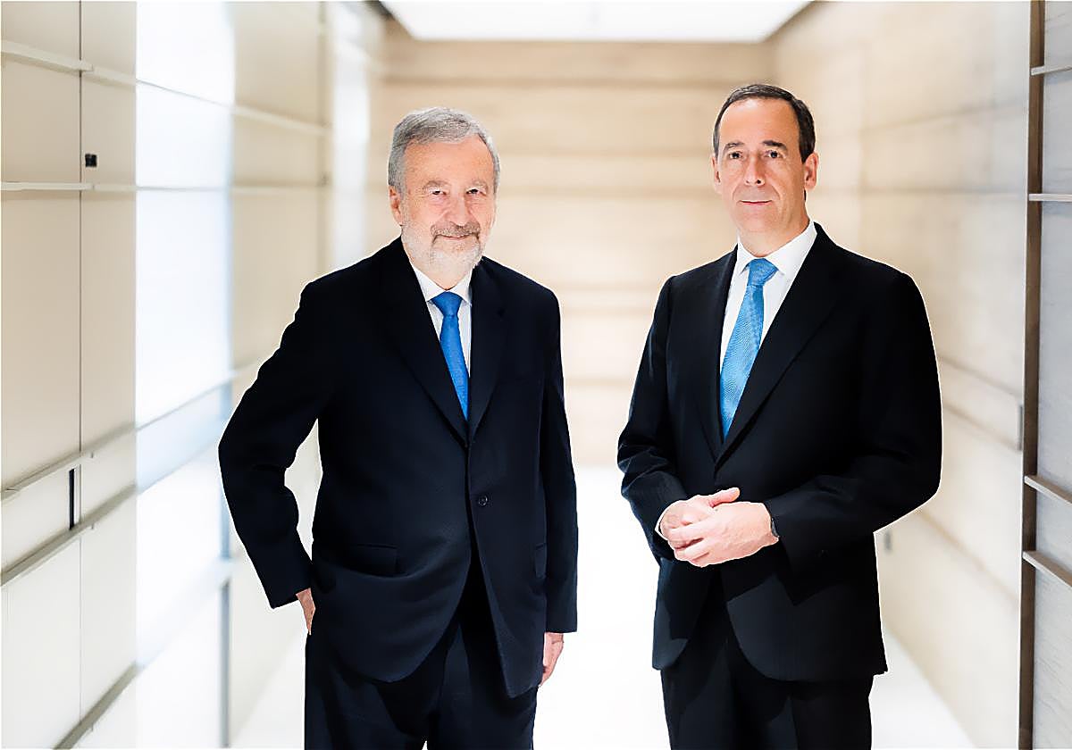 Tomás Muniesa, presidente de Caixabank, y Gonzalo Gortázar, consejero delegado de la entidad.