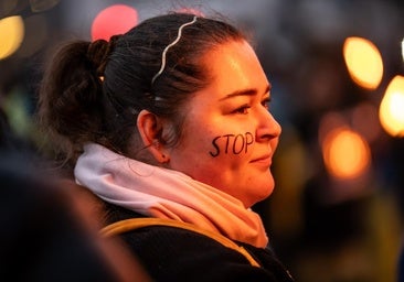 Una activista en una manifestación contra la guerra de Ucrania en Copenhague