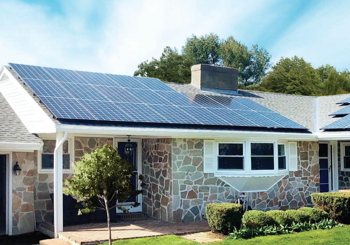 La instalación de placas solares es una opción cada vez más accesible y eficiente