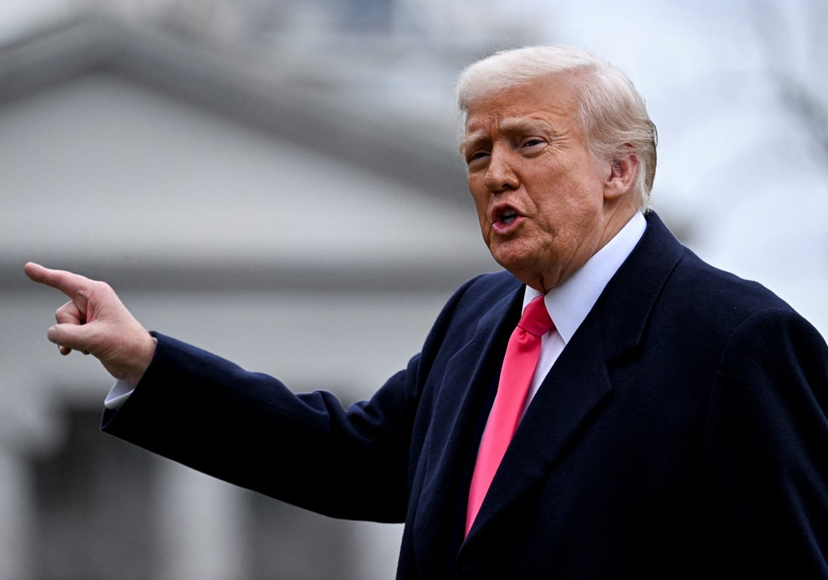 El presidente de Estados Unidos, Donald Trump, impone aranceles globales del 20%, declarando la «independencia económica estadounidense»