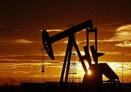 El precio del petróleo se desploma casi un 7% por la guerra arancelaria de Trump