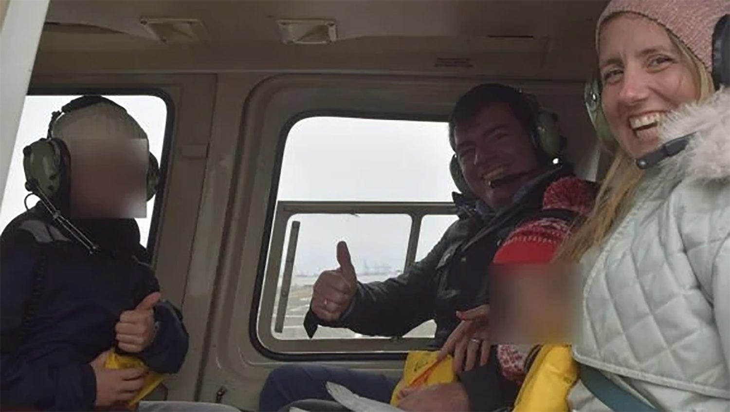 La familia, en el interior del helicóptero