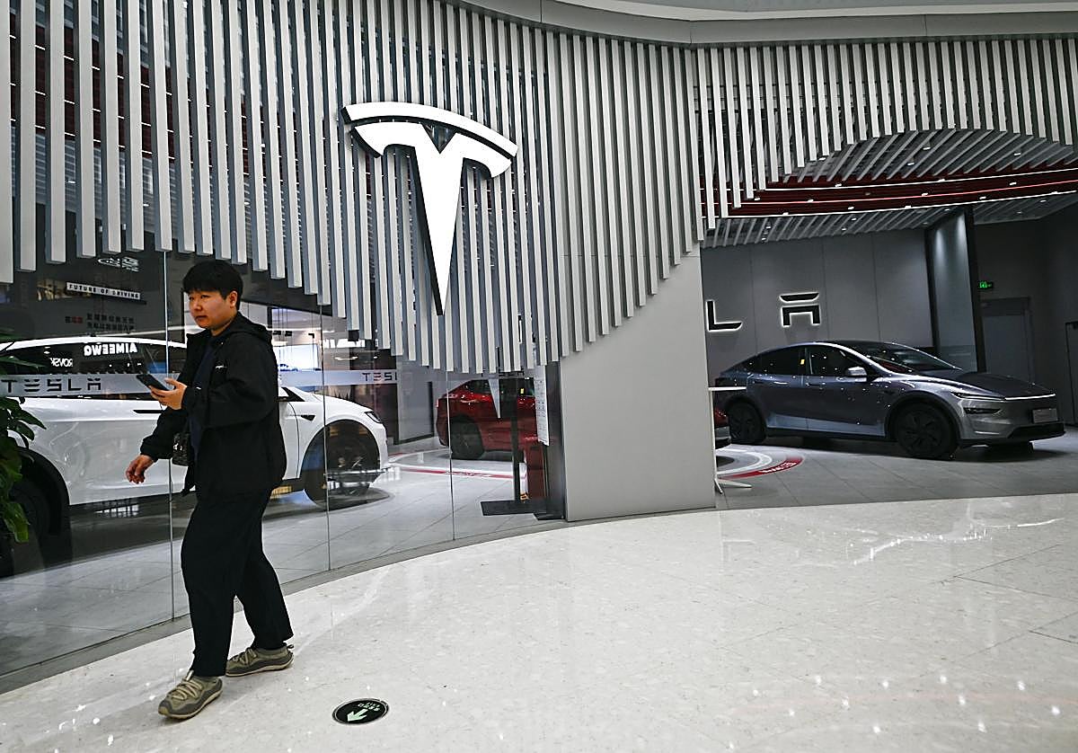 Expositor de tesla en un centro comercial de Pekín