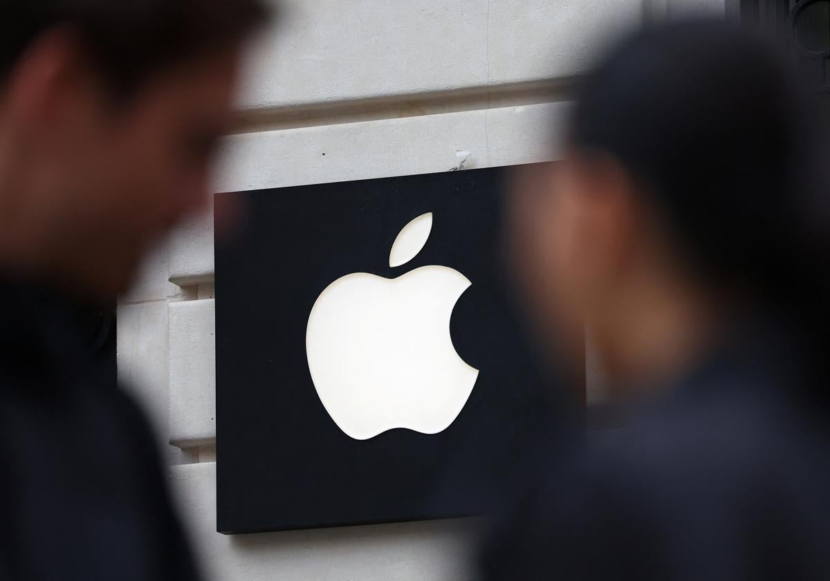 Logo de Apple en una tienda.