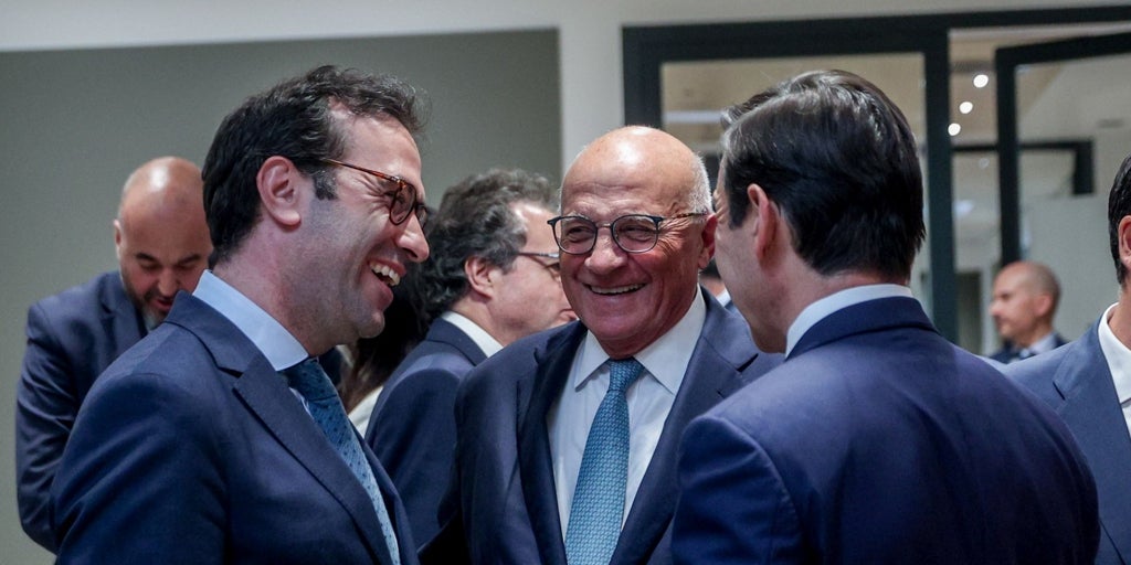 La CNMC aprueba la opa de BBVA al Sabadell en una reunión agónica y queda en manos del Gobierno