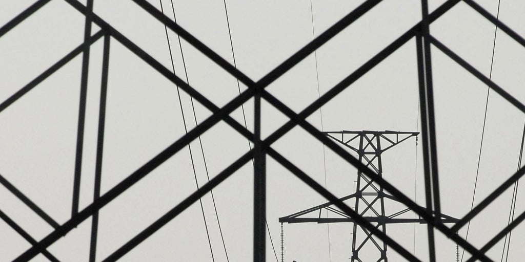 Moncloa saca pecho por la «rápida recuperación» de la luz tras el respaldo de un gestor europeo