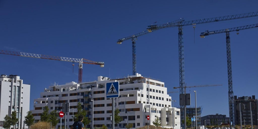 La compra de vivienda hace su mejor trimestre desde la crisis del ladrillo a pesar del nuevo récord del precio