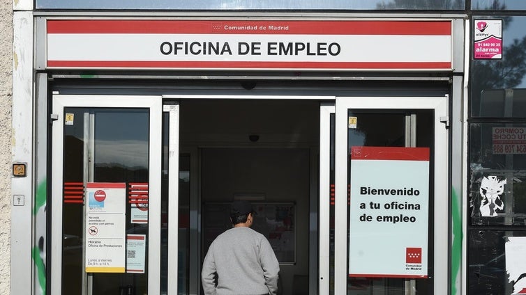 Cuándo se cobra el paro en mayo: la fecha en Caixabank, ING, Santander, BBVA y resto de bancos