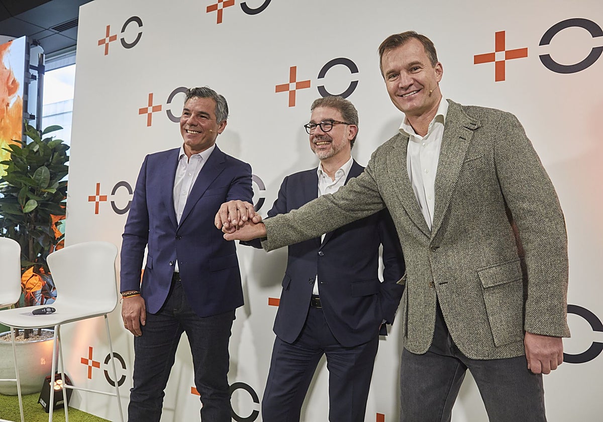 Presentación de Masorange hace algo más de un año. De derecha a izquierda: Meinrad Spenger (consejero delegado), Ludovic Pech (director financiero) y Germán López (director de Operaciones)