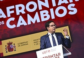 Óscar López se compromete a abonar «en breve» la subida salarial del 0,5% a los funcionarios tras meses de espera