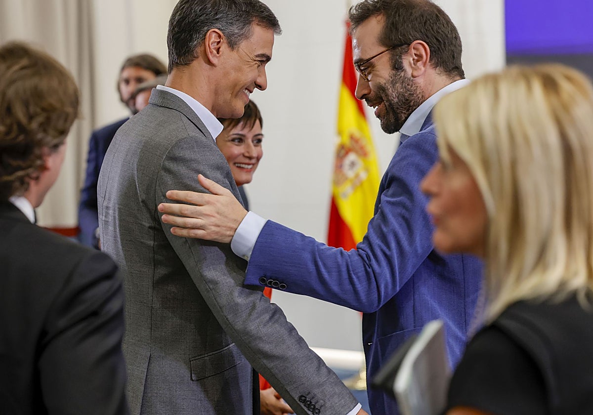 El presidente del Gobierno, Pedro Sánchez, y el ministro de Economía, Carlos Cuerpo